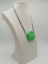 Carica l&#39;immagine nel visualizzatore di Gallery, Collana vetro Sasso Verde Pisello