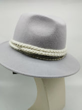 Carica l&#39;immagine nel visualizzatore di Gallery, Cappello - Winter&#39;s hat PERLA