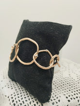 Carica l'immagine nel visualizzatore di Gallery, Bracciale Maglie e Perla