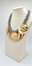 将图片加载到图库查看器，Collana Medaglie Gold