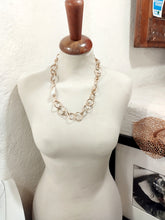 Carica l'immagine nel visualizzatore di Gallery, Collana bronzo Perla Barocca