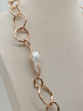 Carica l'immagine nel visualizzatore di Gallery, Collana bronzo Perla Barocca