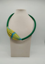 Carica l&#39;immagine nel visualizzatore di Gallery, Collana vetro GLIMMER Giallo/Celeste