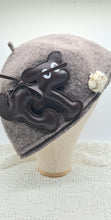 Carica l'immagine nel visualizzatore di Gallery, Cappello - Winter's hat Cane DOG  7661