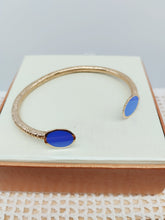 Carica l&#39;immagine nel visualizzatore di Gallery, Bracciale bronzo e smalto Celeste cielo