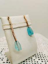 Carica l'immagine nel visualizzatore di Gallery, Orecchini ASIMMETRICI Acquamarina