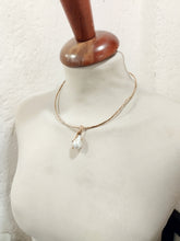 Carica l'immagine nel visualizzatore di Gallery, Collana bronzo Perla Hand