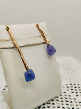 Carica l'immagine nel visualizzatore di Gallery, Orecchini ASIMMETRICI Tanzanite