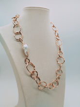 Carica l'immagine nel visualizzatore di Gallery, Collana bronzo Perla Barocca