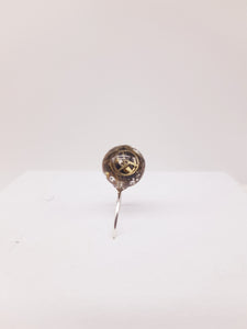 Anello con vecchi orologi