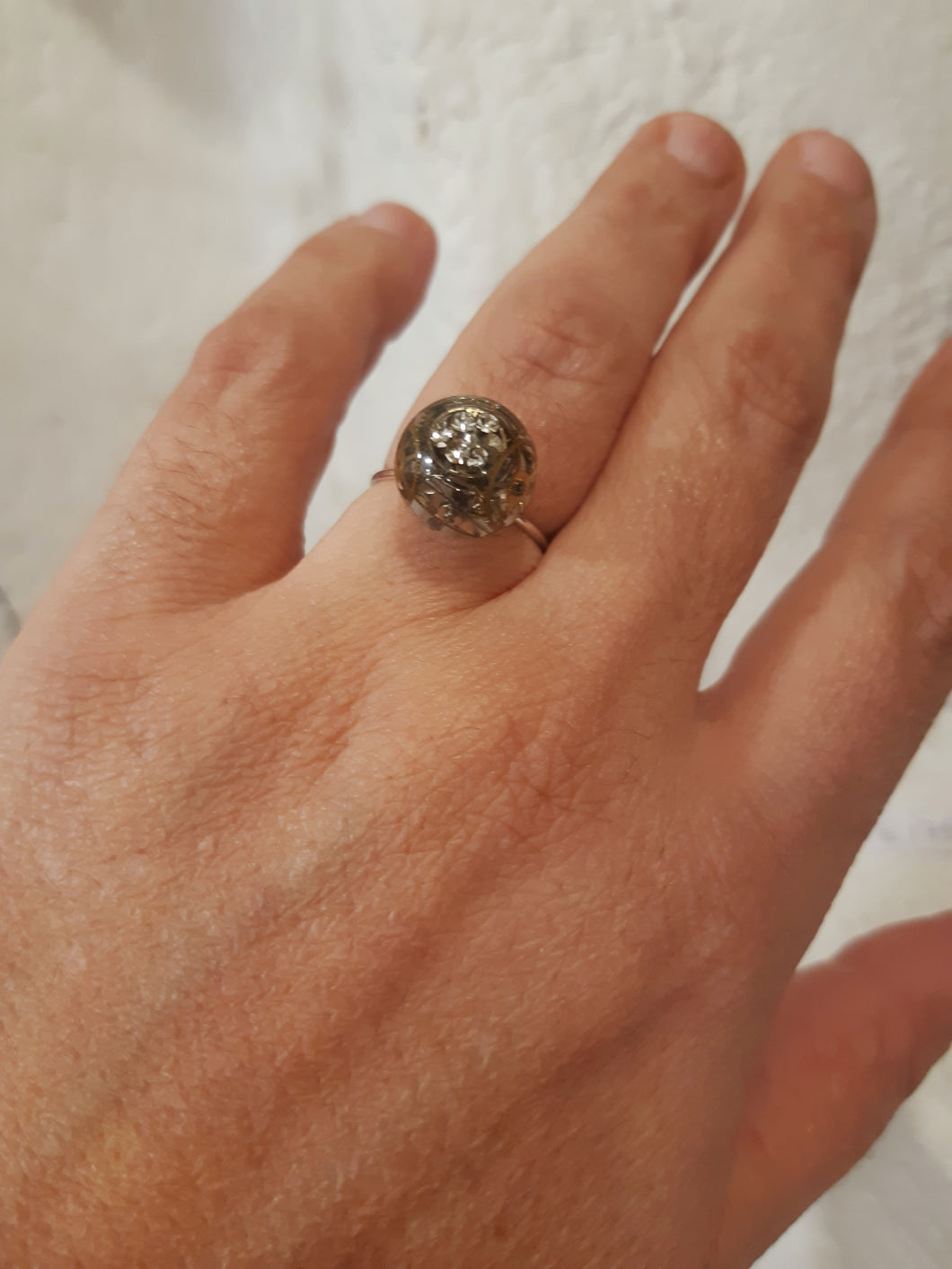 Anello con vecchi orologi