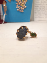 将图片加载到图库查看器，Anello bronzo, azzurrite blu e peridoto sfaccettato