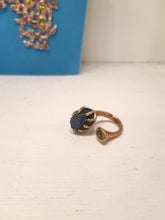 将图片加载到图库查看器，Anello bronzo, azzurrite blu e peridoto sfaccettato