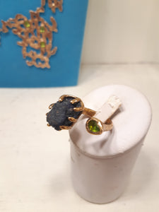 Anello bronzo, azzurrite blu e peridoto sfaccettato